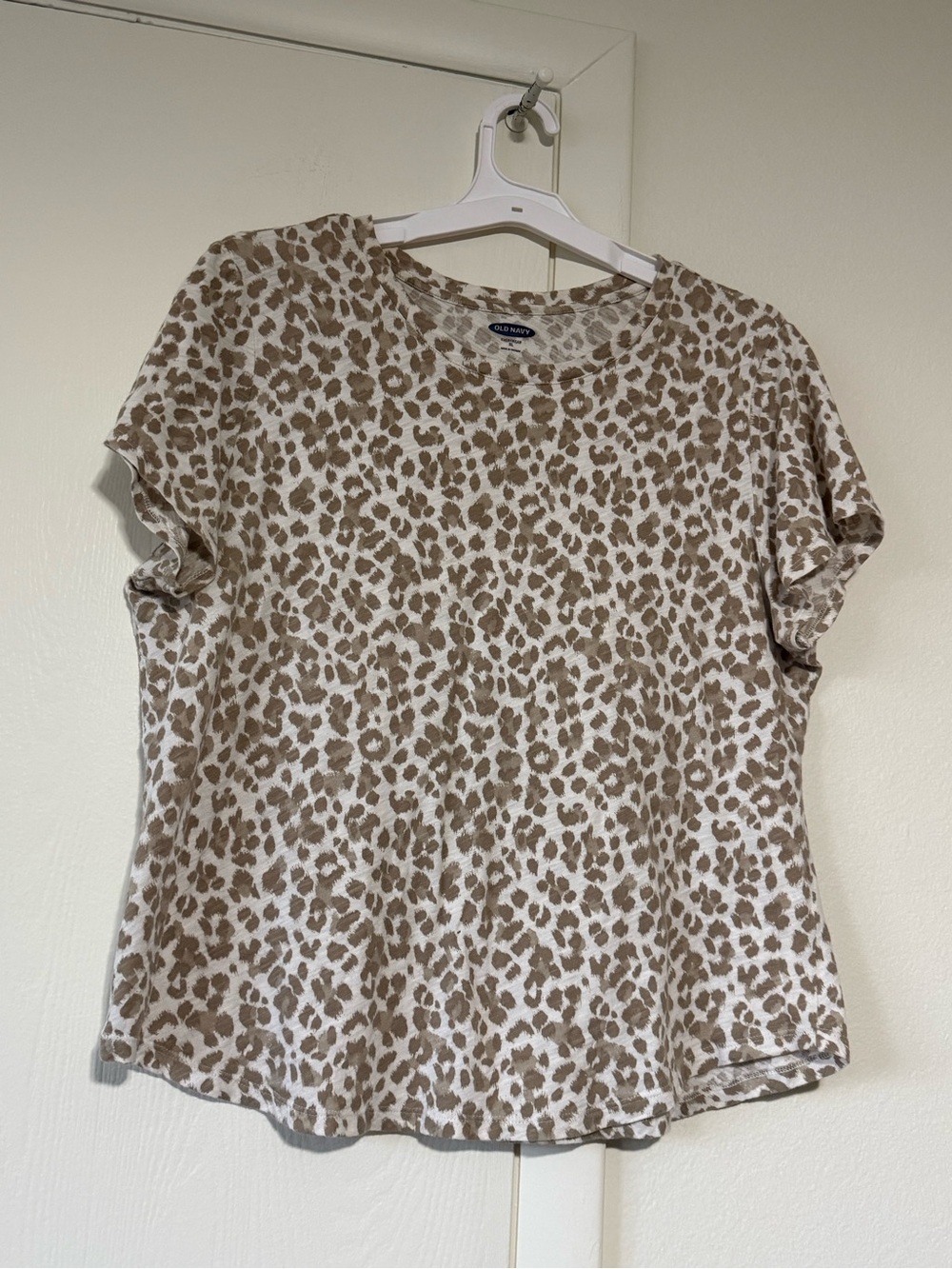 Old Navy Leopard Spot Print Crewneck Tee - XL
